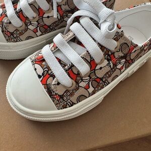 Burberry Kids Sneakers in Red and Brown Pattern